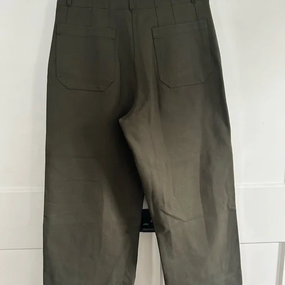 Quince Ultra Stretch Ponte Cropped Wide Leg 24” Olive Pants SZ 8 NWT - Picture 2 of 8